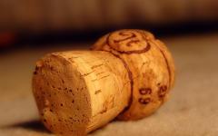 И на мирис, и на вкус фалшивият алкохол не се различава от качествения И на мирис, и на вкус фалшивият алкохол не се различава от качествения