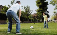 Баща, син и футболна топка