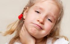 Момиченце с ангина