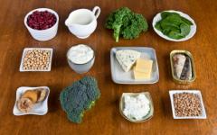 Засегнатите трябва да се хранят пълноценно с продукти, съдържащи калций и вит. D Засегнатите трябва да се хранят пълноценно с продукти, съдържащи калций и вит. D