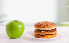 Ябълка срещу хамбургер