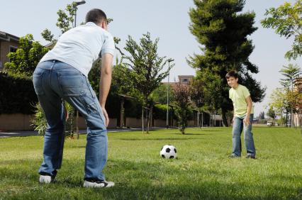Баща, син и футболна топка