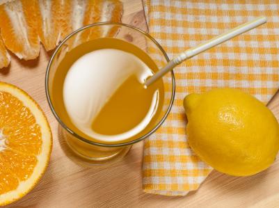 Има два основни варианта за детоксикация – с английска сол и прясно изцедени сокове или с пречистено масло и оризова супа Сок от прясно изцедени цитрусови плодове