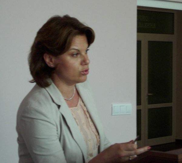 Любителка на конете пое НЗОК